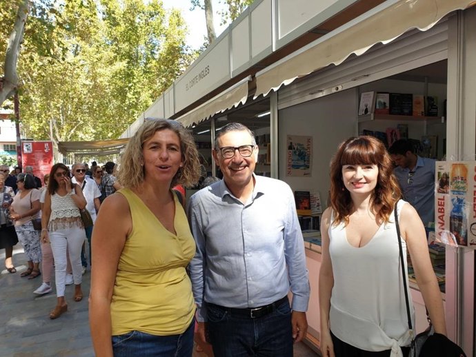 Mercedes Bernabé, concejala de Agenda Urbana y Gobierno Abierto, en la Feria del Libro