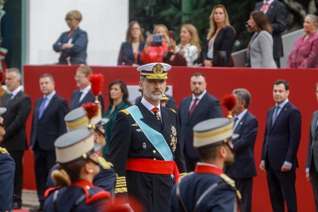 El Rey Felipe VI asiste al desfile militar por el Día de la Fiesta Nacional, en Madrid (España) a 12 de octubre de 2019.