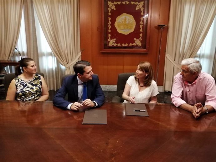 Ayuntamiento de Córdoba y Fundación Tierra de Hombres firman un convenio para la atención de menores.