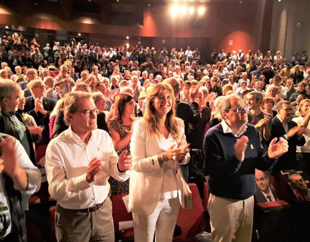 El expresidente de la Generalitat Artur Mas, la diputada Laura Borràs y el presidente Quim Torra en un acto de JxCat en Terrassa (Barcelona)