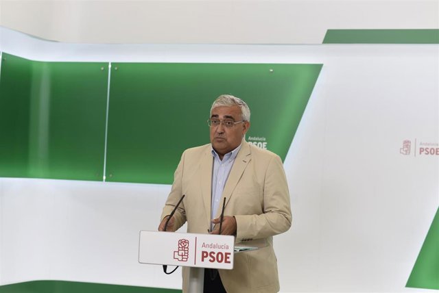 El portavoz socialista de Hacienda en el Parlamento y delegado de Universidades del PSOE-A, Antonio Ramírez de Arellano, este sábado en rueda de prensa