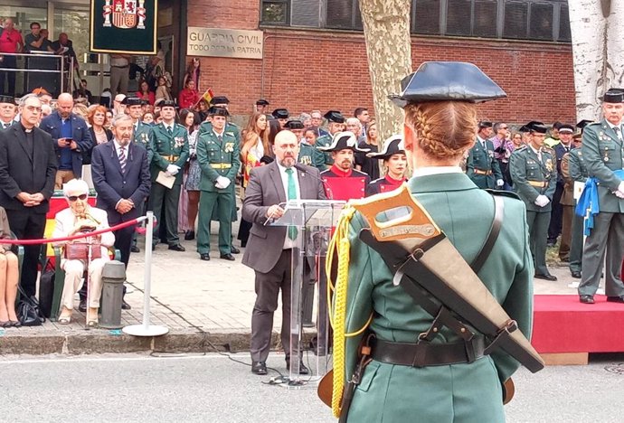 El delegado del Gobierno en Navarra, José Luis Arasti, interviene en el acto de celebración de la festividad de la Guardia Civil