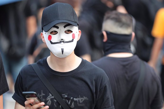 China.- La Policía de Hong Kong detiene a decenas de jóvenes vestidos de negro d