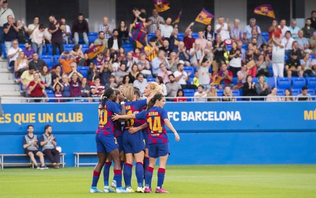 Las jugadoras del FC Barcelona celebran un gol.