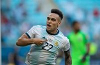 Argentina golea a Ecuador en un amistoso disputado en el Martínez Valero