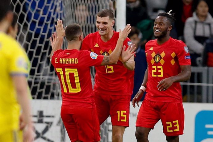 Thomas Meunier celebra un gol con la selección de Bélgica.