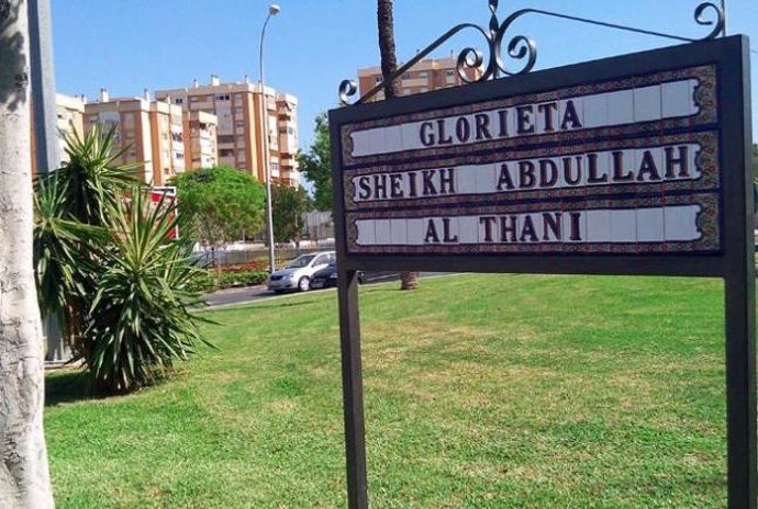 Glorieta dedicada al jeque Al-Thani, propietario del Málaga CF, cerca de Rosa