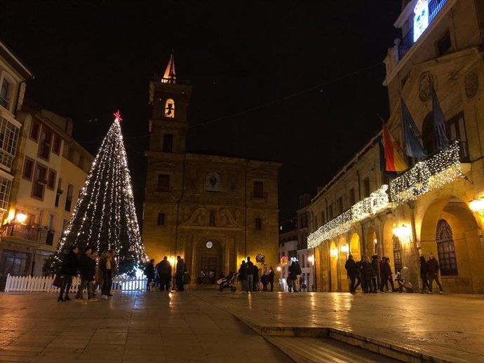 Iluminación navideña en Oviedo.