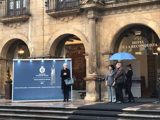 La galardonada con el Premio Princesa de Asturias de las Letras 2019, Siri Hustvedt, llega al Hotel de la Reconquista de Oviedo.