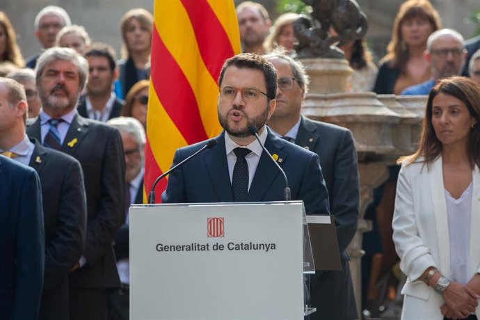 El vicepresidente de la Generalitat de Catalunya, Pere Aragons, durante su intervención en el acto 'Compromís del Primer d'Octubre', junto a otros miembros del Govern, en Barcelona (España), a 1 de octubre de 2019.