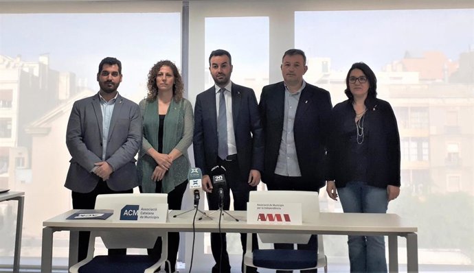 El presidente de la ACM, Lluís Soler, y el de la AMI, Josep Maria Cervera, encabezan una rueda de prensa tras la sentencia del proceso independentista