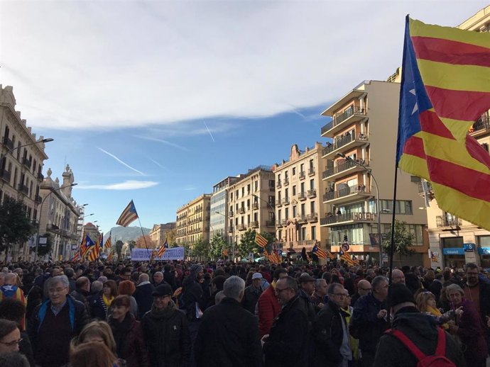 Manifestantes de los CDR en la Via Laietana de Barcelona