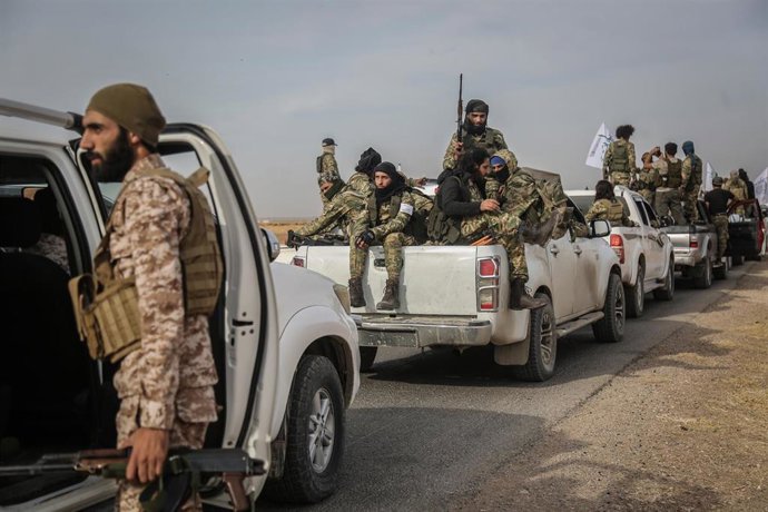 Soldados del Ejército Nacional Sirio apoyados por Turquía en la ofensiva en el noreste