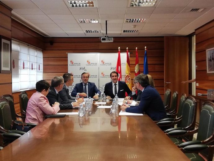López y Suárez-Quiñones presiden la reunión de coordinación entre ambas comunidades