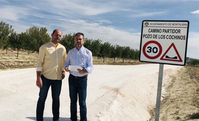 Sánchez (dcha.) y Ruz en el camino Partidor Pozo de los Cochinos de Montalbán