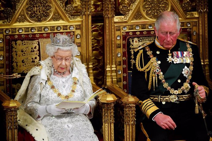 La reina Isabel II lee el discurso del Gobierno