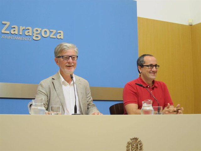 Pedro Santisteve y Alberto Cubero, del grupo de Zaragoza en Común del Ayuntamiento de Zaragoza