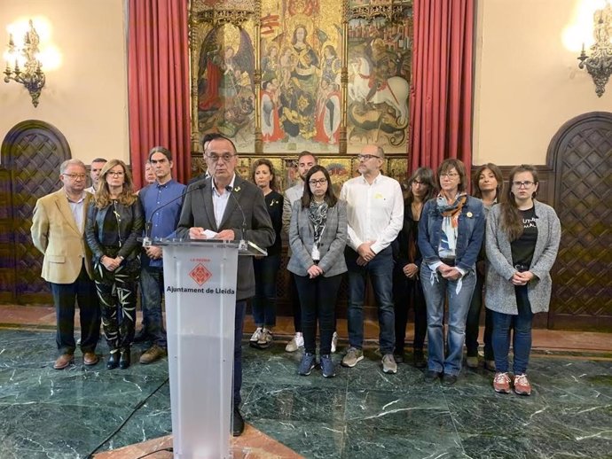 El alcalde de Lleida, Miquel Pueyo, junto a su equipo de gobierno