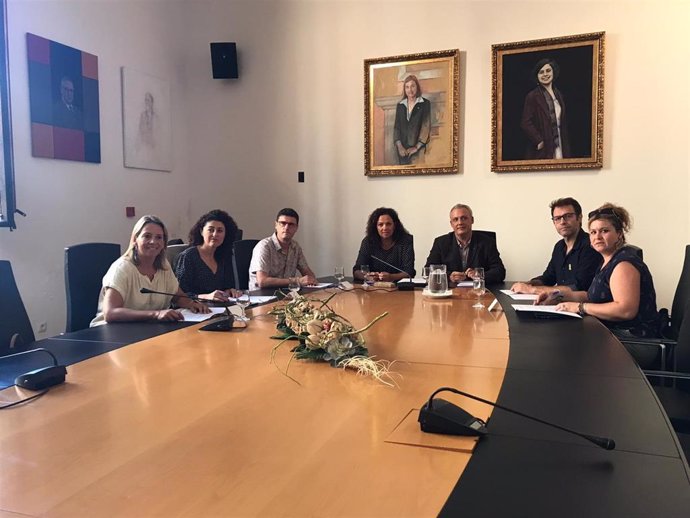 La presidenta del Consell de Mallorca, Catalina Cladera, amb els cinc alcaldes dels municipis afectats per les inundacions de Sant Lloren
