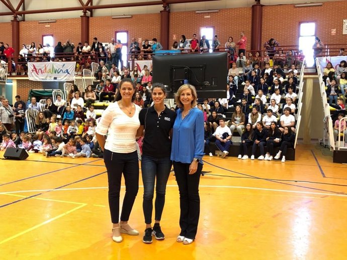 Mohedano, entre Sánchez (izda.) y Troncoso, en Peñarroya-Pueblonuevo