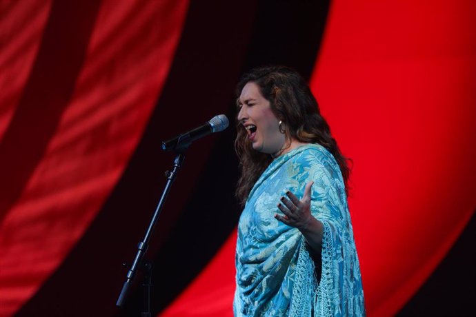La cantante Estrella Morente asiste a la celebración de la XVI edición del Premio Periodístico de Seguridad Vial, organizado por la Fundación Línea Directa en Madrid .