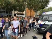 Unes 2.500 persones es concentren contra la sentncia davant de la Subdelegació del Govern a Lleida
