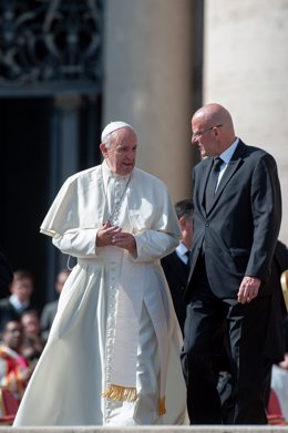El Papa acepta la renuncia del jefe de la Gendarmería Vaticana tras filtrarse la