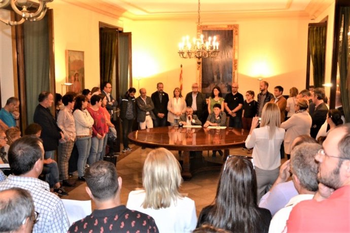 Los vicepresidentes de la Diputación de Lleida, Jordi Latorre y Estefanía Rufach, leen una declaración institucional contra la sentencia del proceso independentista