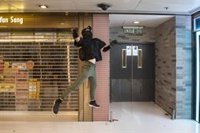 La Policía de Hong Kong acusa a los manifestantes de poner en peligro vidas