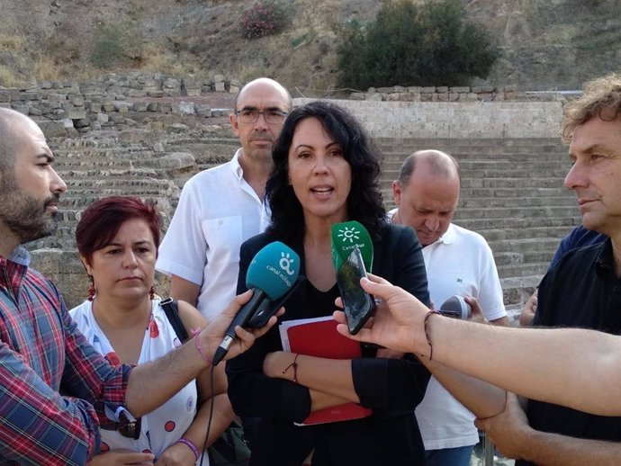 Eva García Sempere (Unidas Podemos)  atendiendo a los medios