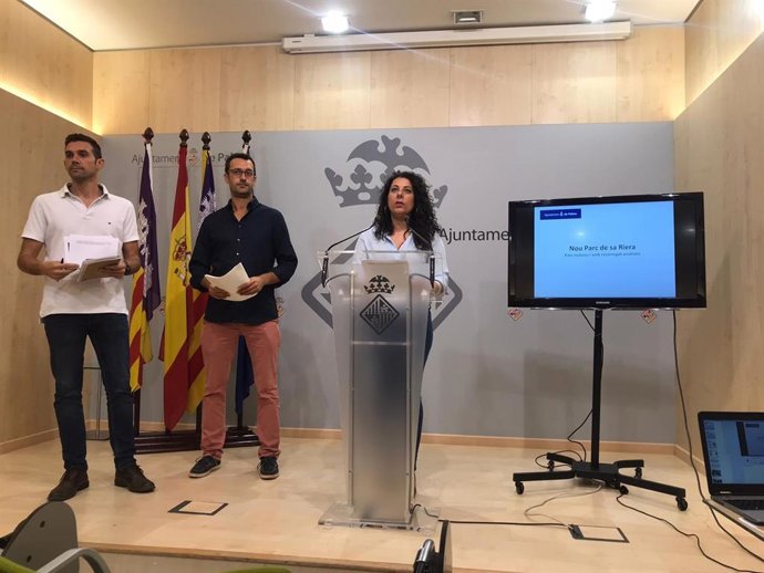 La regidora d'Infraestructures i Accessibilitat, Angélica Pastor, en roda de premsa