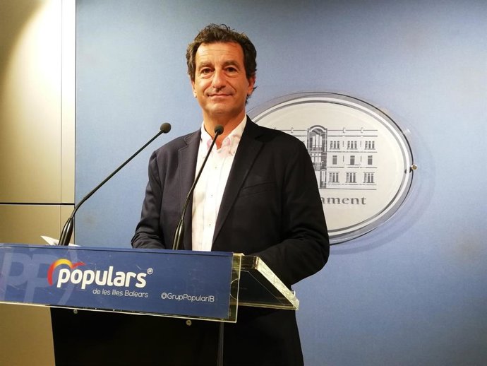 El president del PP i portaveu del GPP en el Parlament balear, Biel Company, en roda de premsa.