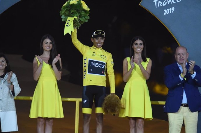 El corredor del Team Ineos Egan Bernal se convierte en el primer colombiano que gana el Tour de Francia 