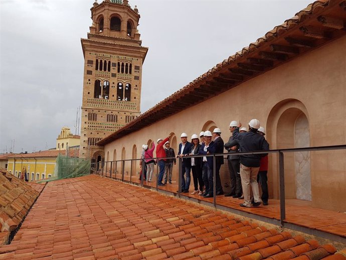 El consejero José Luis Soro ha visitado la torre de la Catedral de Teruel
