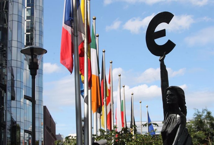 UE.- La Eurocámara ve "imposible" investir a la nueva Comisión este mes y esta p