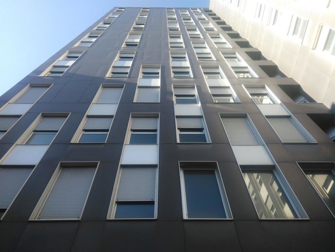 Barcelona cede 14 viviendas de un edificio de la Marina del Prat Vermell a entidades