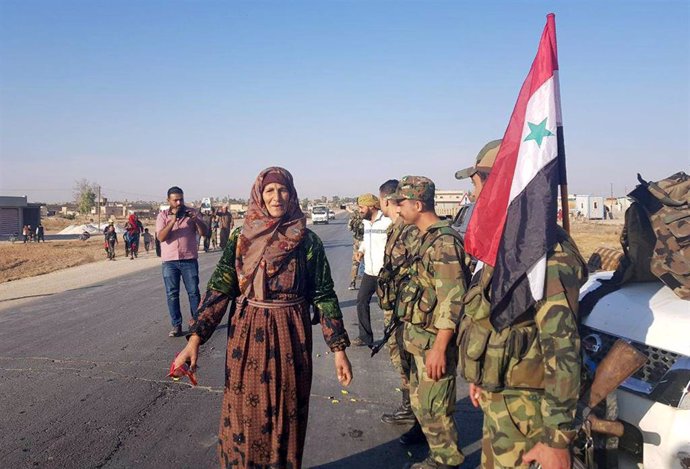 Soldados del Ejército sirio en Tel Tamer, en el norte de Siria controlado hasta ahora por las Fuerzas Democráticas Sirias (FDS)
