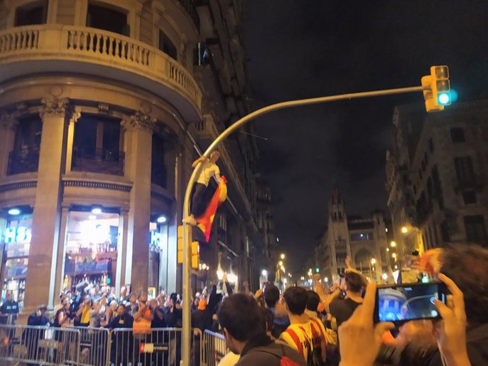 Manifestació de CDR contra la sentncia en la Via Laietana de Barcelona