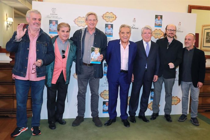 Andrés Pajares presenta sus memorias al lado de su hijo y con Cerezo o Santigo Segura