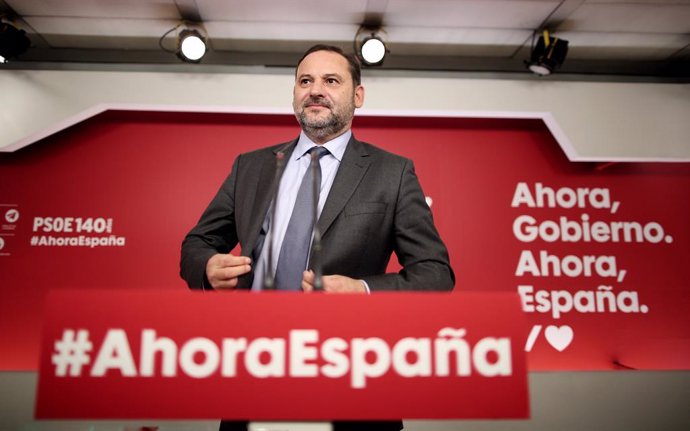 El secretari d'Organització del PSOE, José Luis Ábalos, ofereix una roda de premsa després de conixer-se la sentncia del Tribunal Suprem (TS) sobre el procés independentista de l'1-O, a la seu del Partit Socialista, Madrid (Espanya) a 14 d'octubre