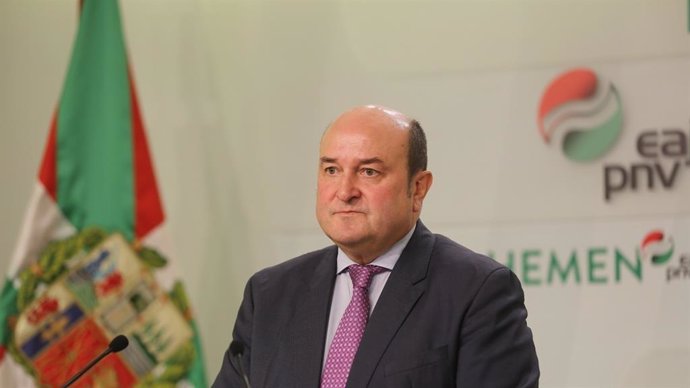 El presidente del EBB del PNV, Andoni Ortuzar, en una comparecencia