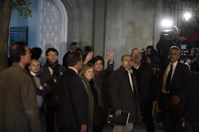 Exmiembros de la Mesa del Parlament Joan Josep Nuet, Ramona Barrufet, Lluís Corominas, Lluís Guinó y Anna Simó tras declarar en el Tribunal Supremo.