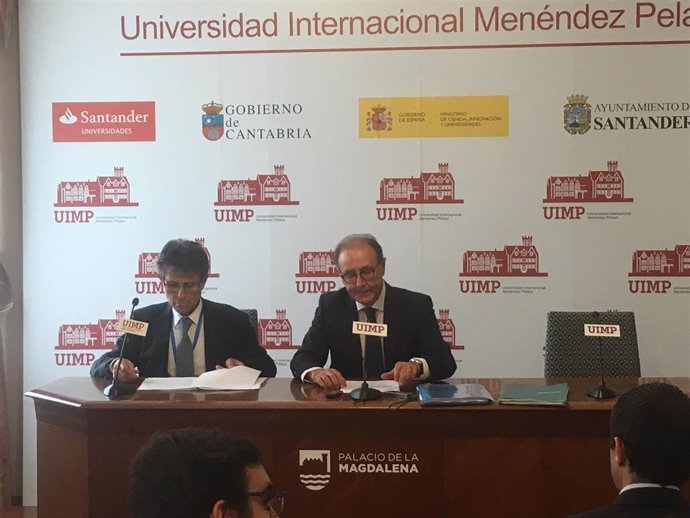 Presidente y director general de Farmaindustria, Martín Sellés y Umberto Arnés en la UIMP