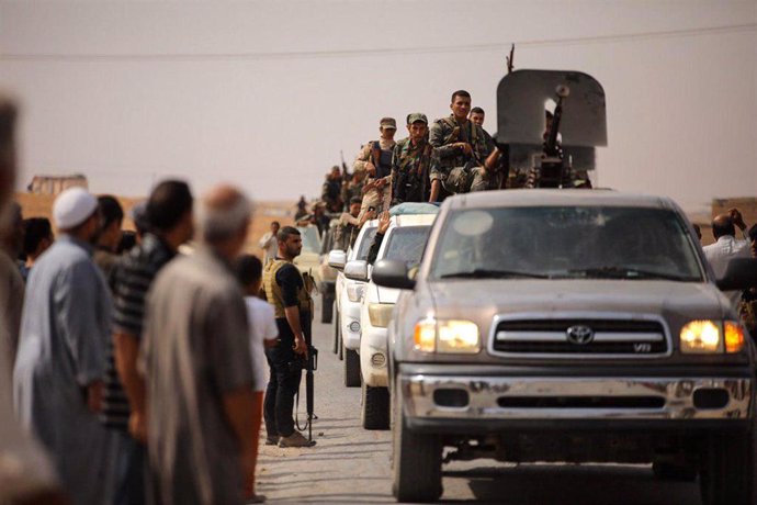 Un convoy de fuerzas gubernamentales sirias llega al noreste