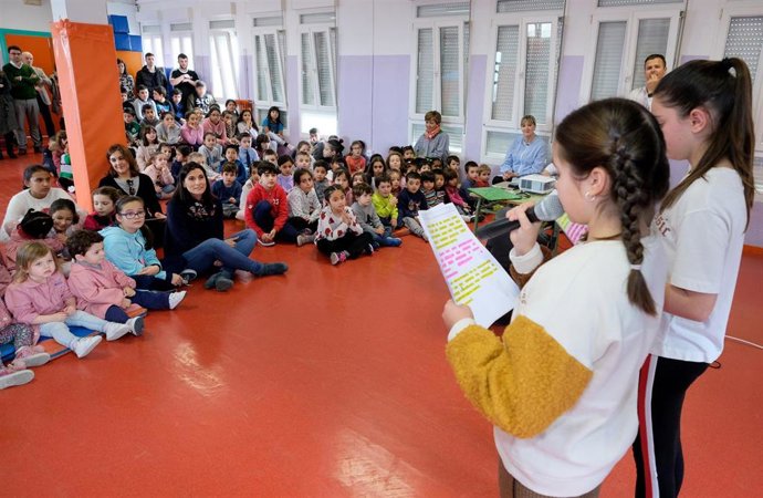 Visita alcaldesa santander al colegio Quinta Porría programa TEI