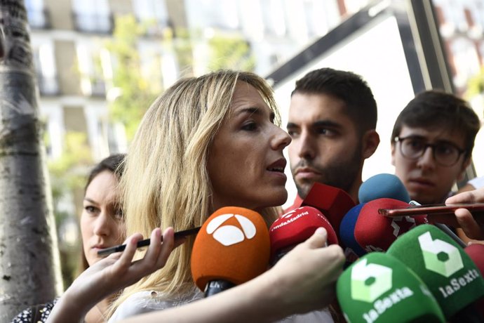 La portaveu del PP al Congrés dels Diputats, Cayetana Álvarez de Toledo, ofereix declaracions als mitjans de comunicació quan arriba al Comit de Direcció del Partit Popular al carrer Génova, Madrid.