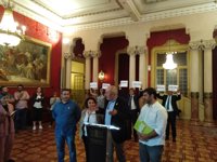 Los diputados de MÉS per Mallorca abandonan el pleno del Parlament en señal de protesta por la sentencia del 'Procés'