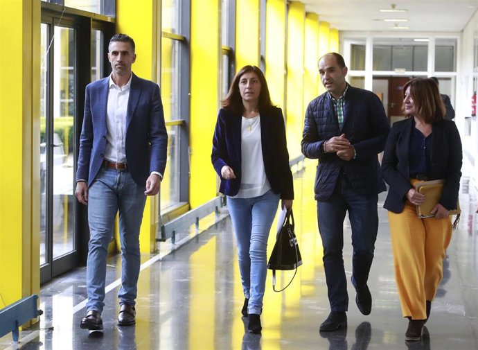 La conselleira de Medio Ambiente, Territorio e Vivenda, Ángeles Vázquez, llega al consejo rector del Instituto de Estudos do Territorio.