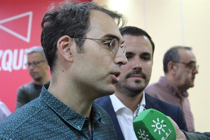 El coordinador general de IU Andalucía, Toni Valero, junto al coordinador general de IU, Alberto Garzón.