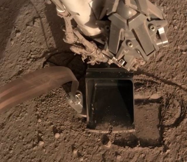 El taladro de Mars InSight vuelve a perforar en Marte